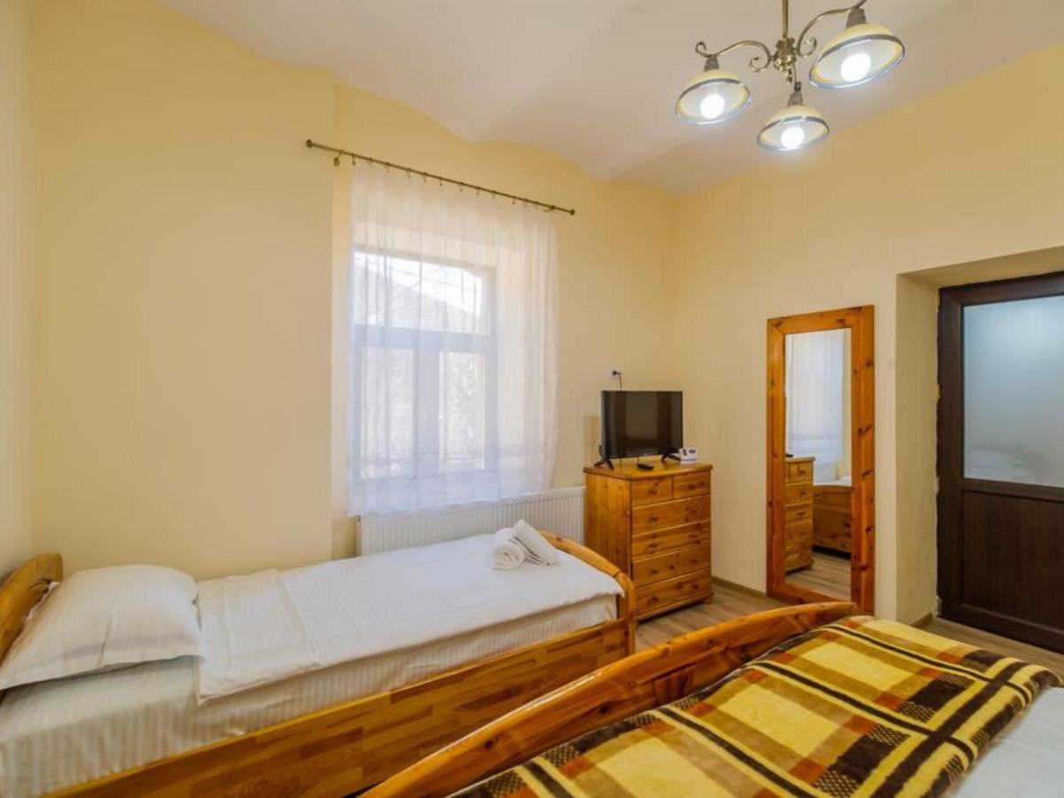Apartment Carol Private Yard With Barbeque And Parking Sinaia Ngoại thất bức ảnh