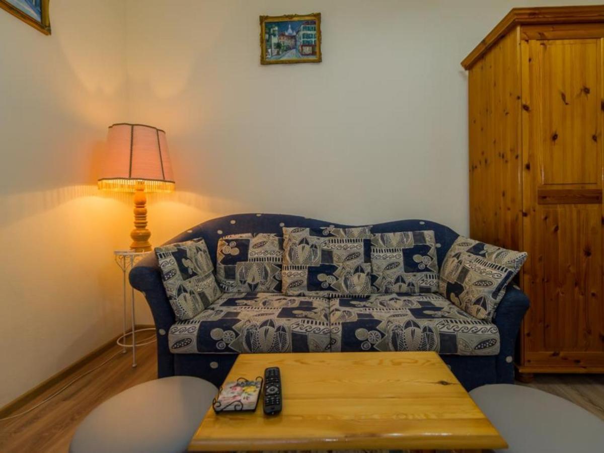 Apartment Carol Private Yard With Barbeque And Parking Sinaia Ngoại thất bức ảnh